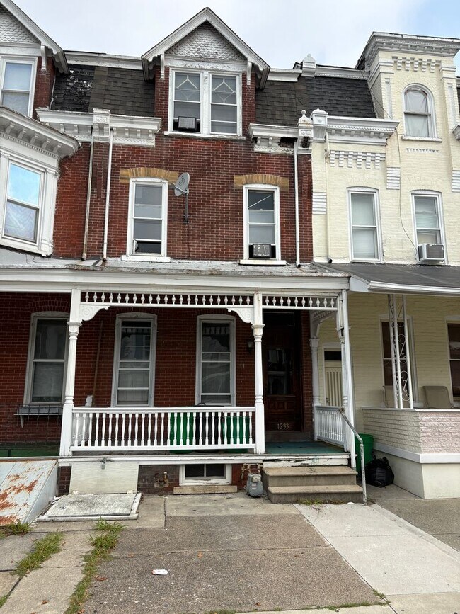 Building Photo - 1233 W Chew St