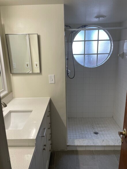 Building Photo - 2489 Sweetwater Club Cir