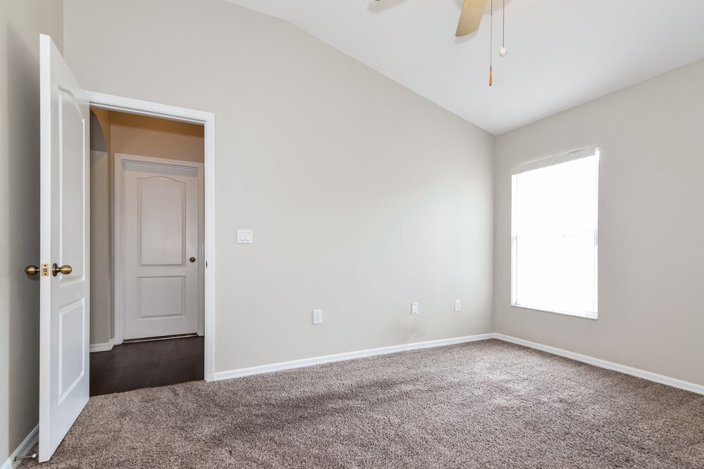 Building Photo - 812 Lesa Glen Pl