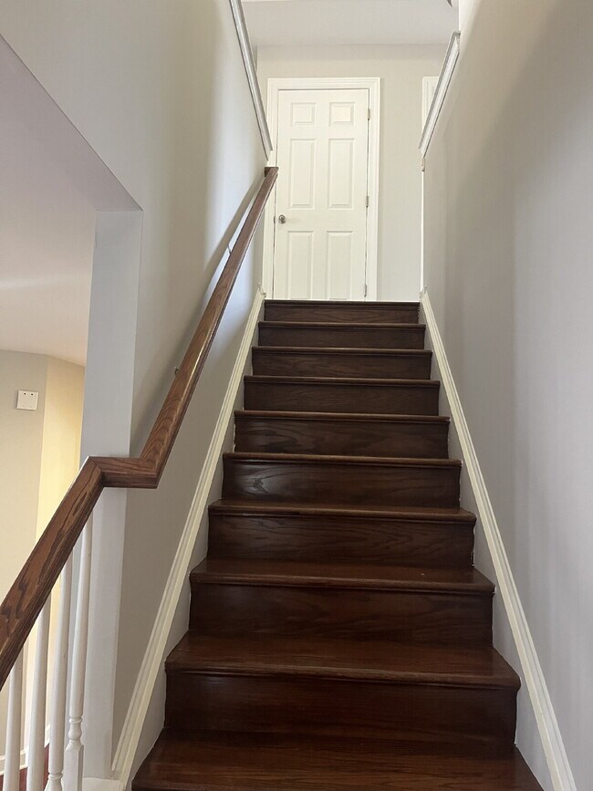 Building Photo - "Charming 4-Bed Home in Mt. Juliet's Sterl...
