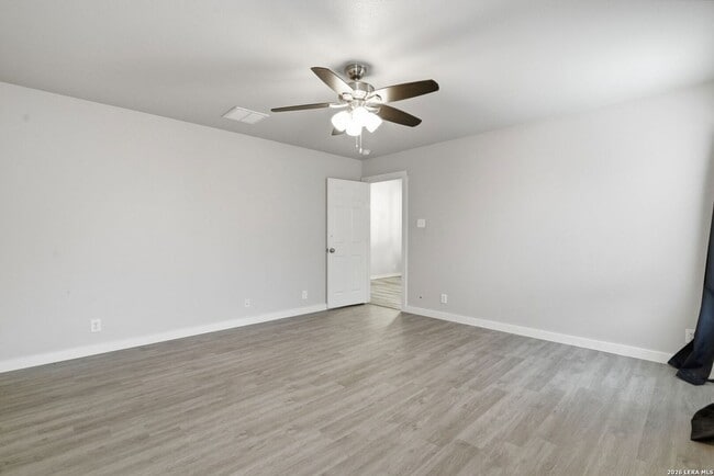 Building Photo - 414 Willow Grove Dr