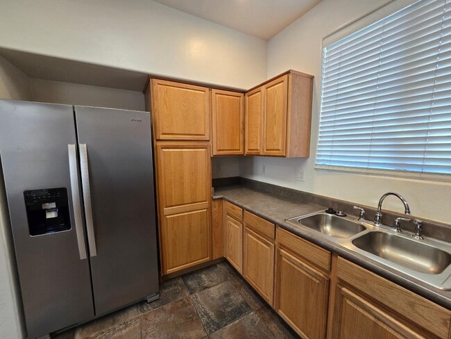 Building Photo - 1977 E Emily Ln