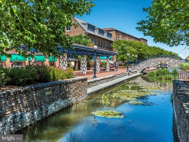 Building Photo - 210 E 2nd St