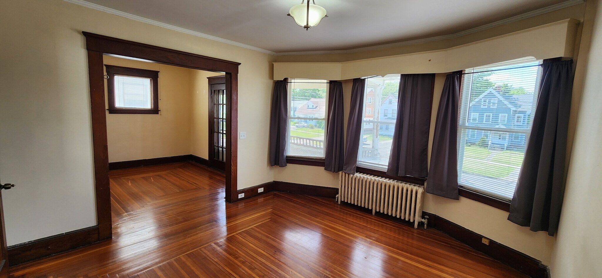 Building Photo - 352 Elm St
