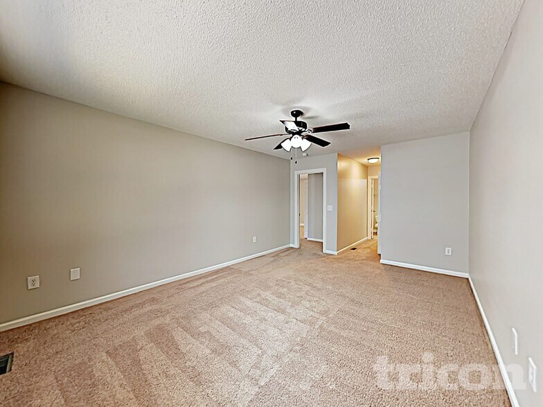 Building Photo - 923 Loch Lomond Cir