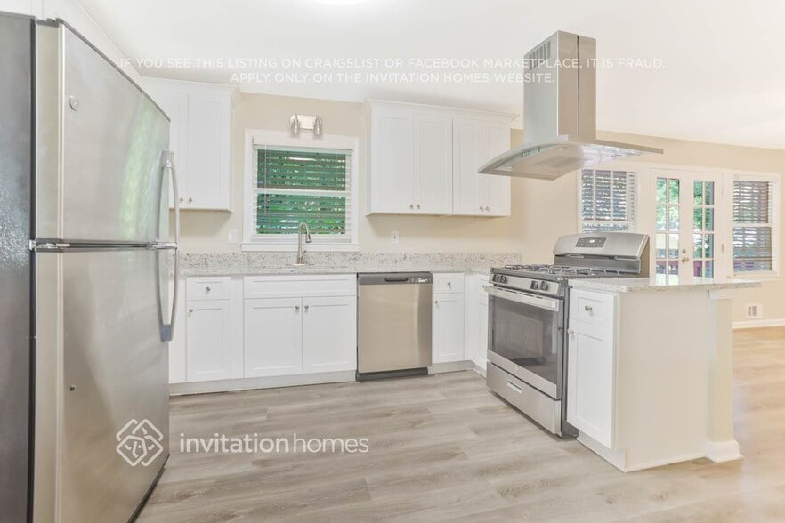 Building Photo - 1060 Canterbury Dr