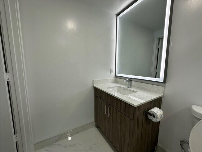 Building Photo - 110 SW 12th St