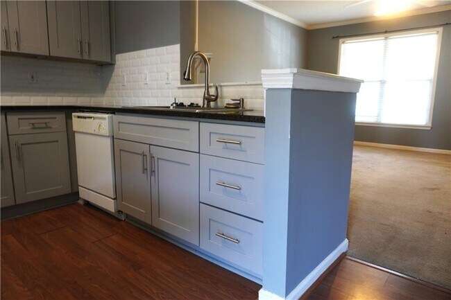 Building Photo - 71 Highoak Dr