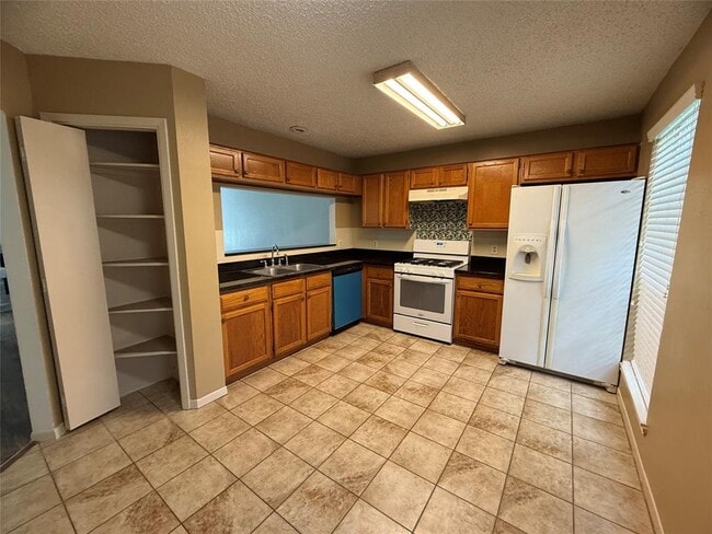 Building Photo - 4411 Treasure Trail