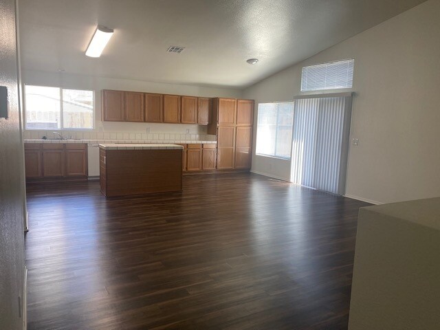 Building Photo - 43514 Mahogany St