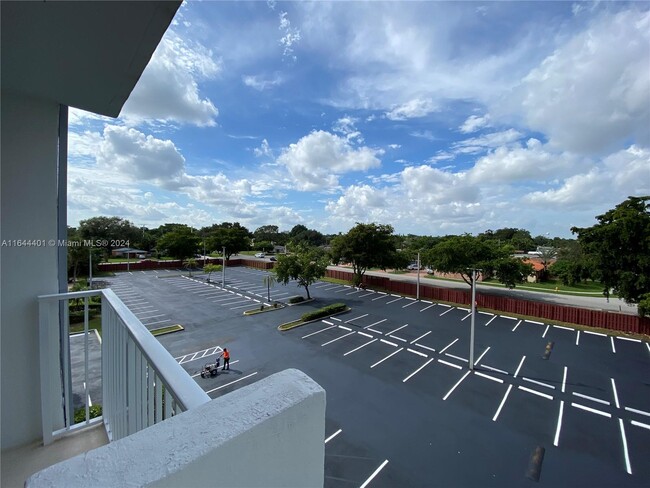 Building Photo - 1200 NE Miami Gardens Dr