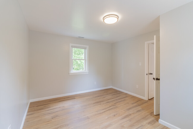 Building Photo - Newly Renovated House in Accokeek