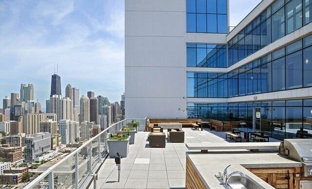 Building Photo - 303 W Ohio St