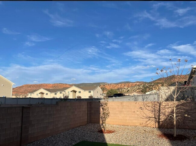 Building Photo - 873 S 110 W