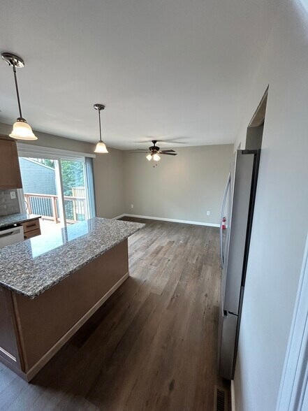 Space For Large Table - 556 Becker St