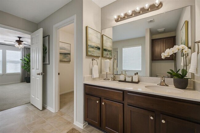 Building Photo - 307 Grutsch Dr