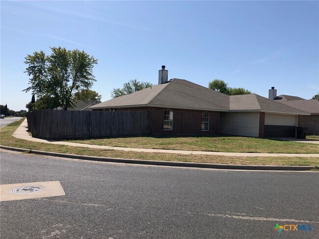 Building Photo - 4212 Embers Dr