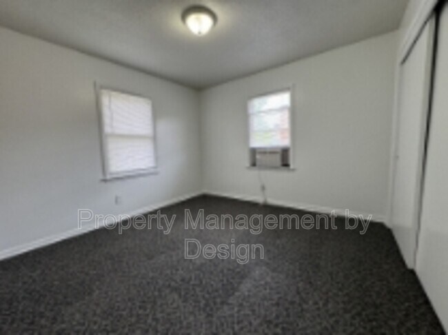 Building Photo - 1039 5th St