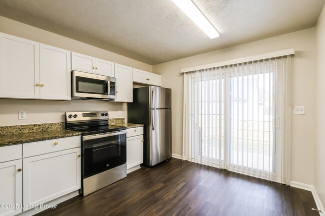 Building Photo - 3324 Rainview Cir