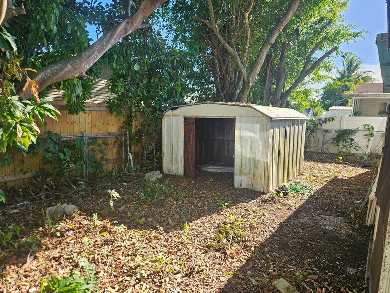 Building Photo - 13530 SW 7th Pl