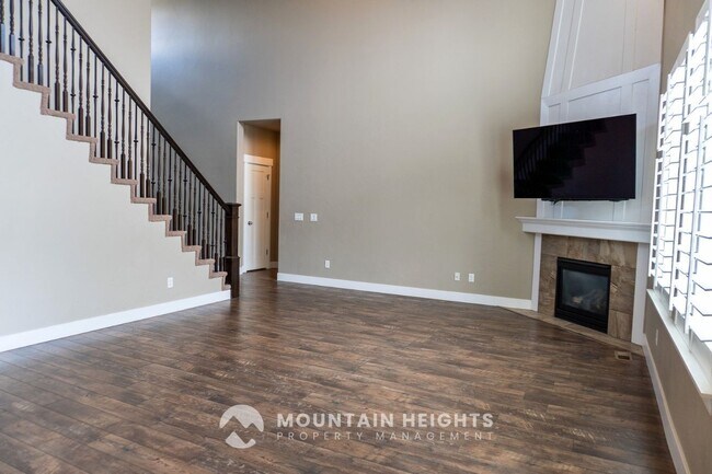 Building Photo - 3953 Sand Lake Dr