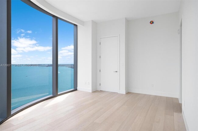 Building Photo - 175 SE 25th Rd