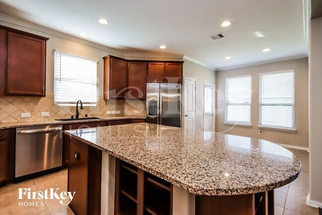 Building Photo - 1518 Brook Hollow Dr