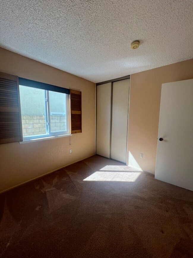 Building Photo - Beautiful 3 Bedroom, 2 Bathroom Sylmar Home! Ready for Move-In!