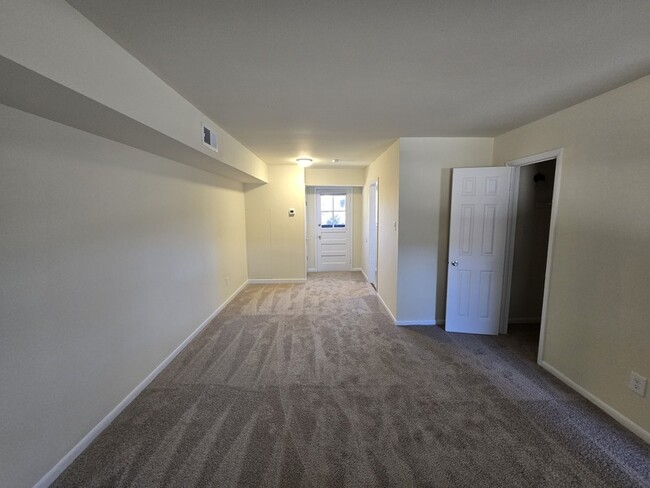 Building Photo - 5200 Collindale Rd