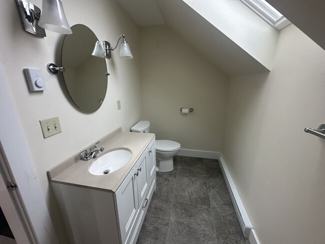 Building Photo - 799 River Rd