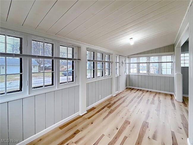 Building Photo - 38599 Plains Ct