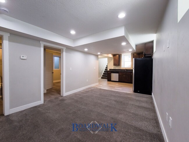Building Photo - 555 S 900 E