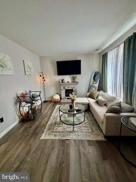 Building Photo - 415 Strathaven Ct