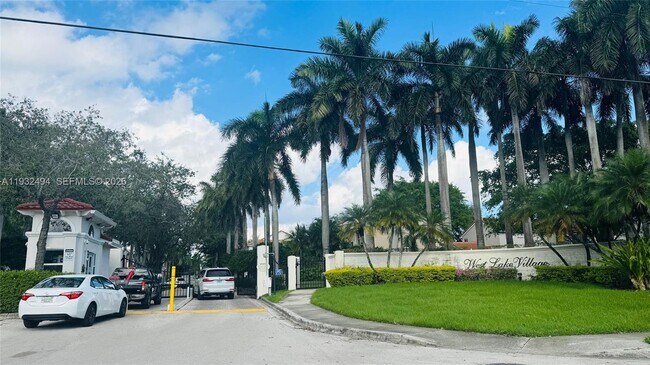 Building Photo - 1094 Redwood St