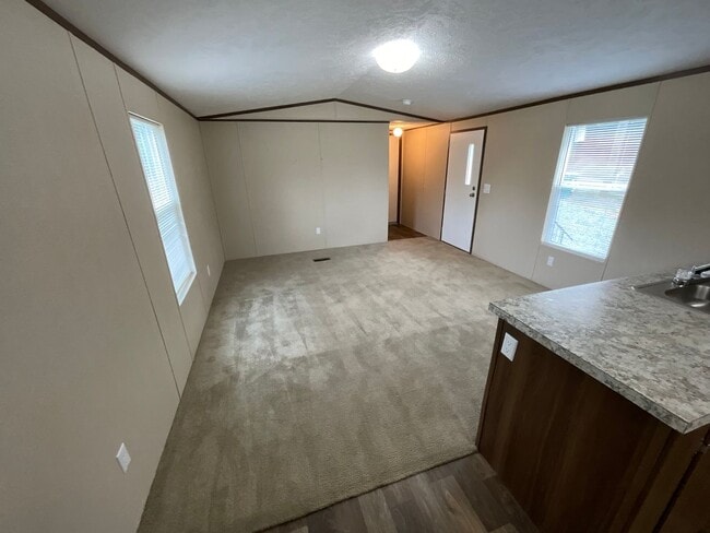 Building Photo - 2 Bedroom 2 Bathroom Mobile Home