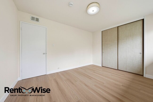 Building Photo - 569 Addison Ave