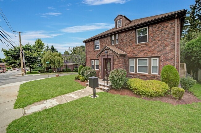 Building Photo - 431 Adams St