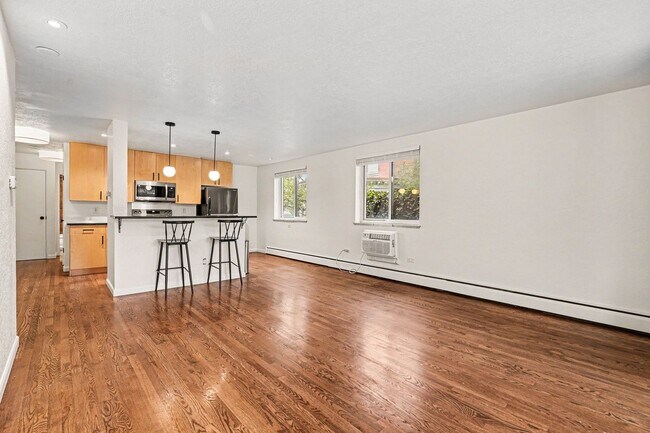 Building Photo - Available NOW! 1 Bedroom 1 Bath Condo Downtown Denver!