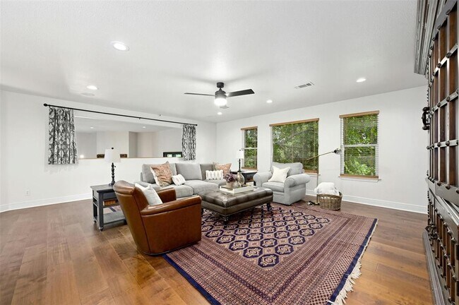 Building Photo - 2510 Saratoga Dr