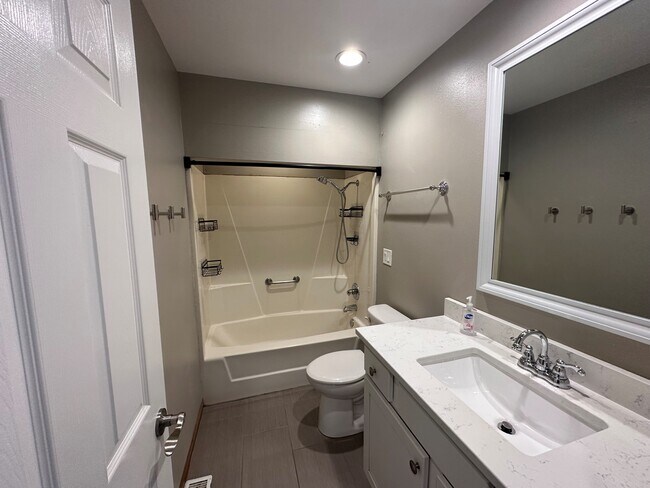 up hall bath - 1226 Cherry Pky