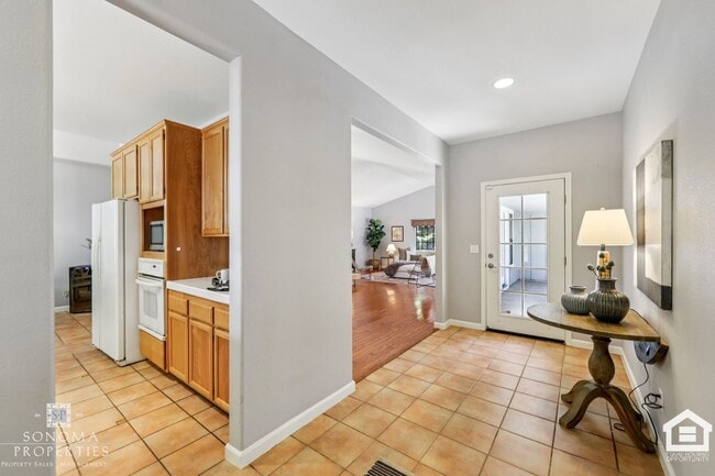 Building Photo - Spacious 3BD/2BA Home in Desirable Sonoma Greens Community