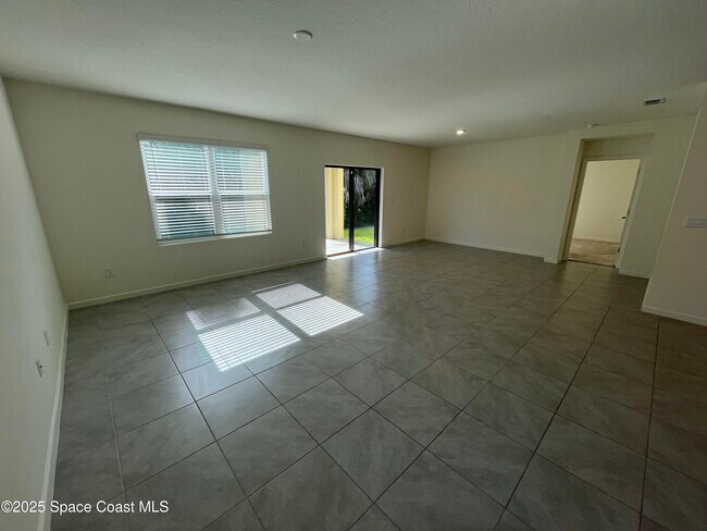 Building Photo - 7459 Tourmaline Dr