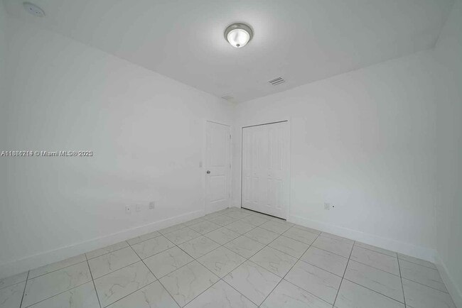 Building Photo - 14750 NE 7th Ave