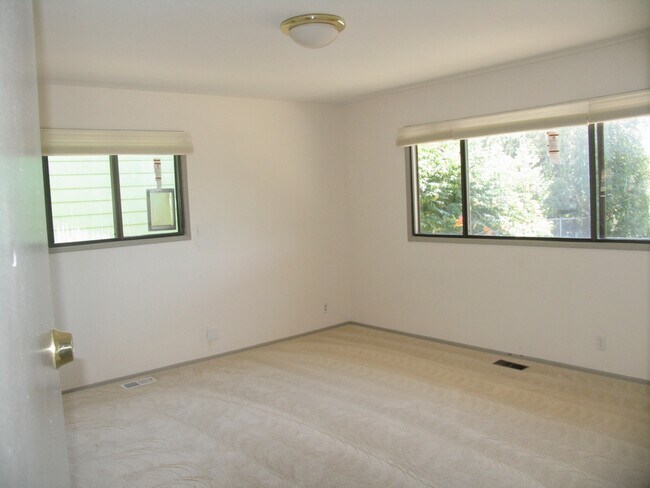 Building Photo - Nice Home in Hillsboro