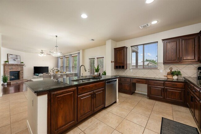 Building Photo - 112 Bearing Cove