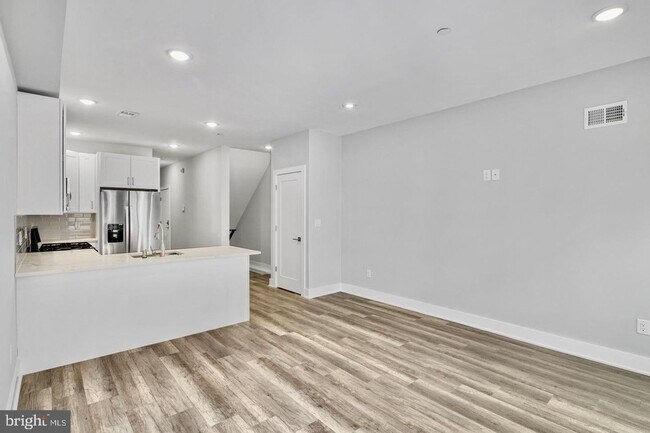 Building Photo - Brand New Luxury Apartments