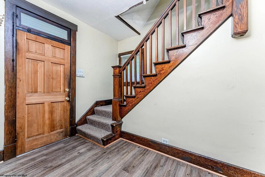 Building Photo - 565 Brockway Ave