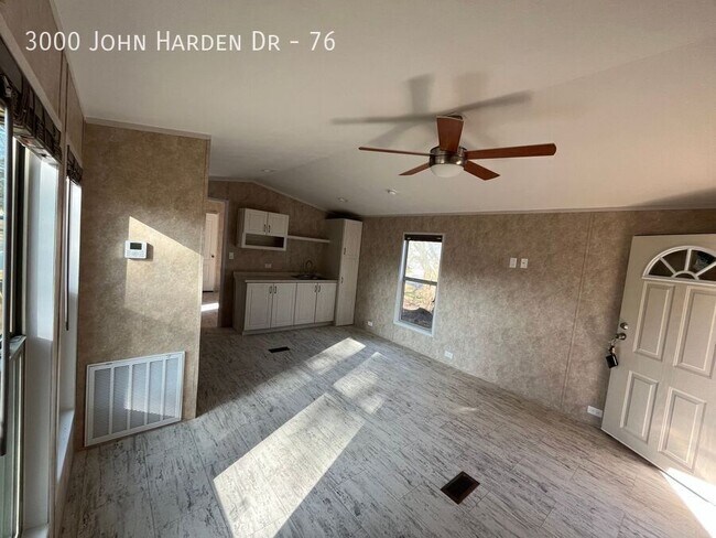 Building Photo - 3000 John Harden Dr