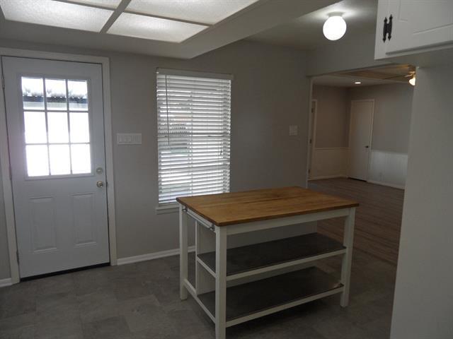 Building Photo - 10643 Lakemere Dr