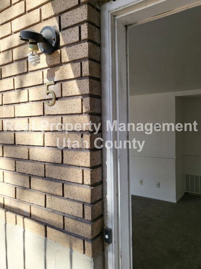 Building Photo - 1146 W 100 N